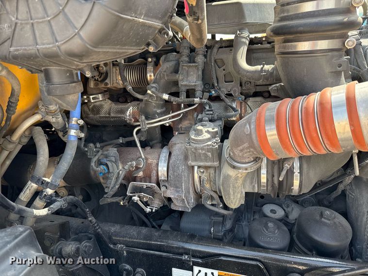 image for item EJ4595 2020 Kenworth T680 semi truck