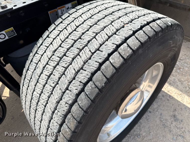 image for item EJ4595 2020 Kenworth T680 semi truck