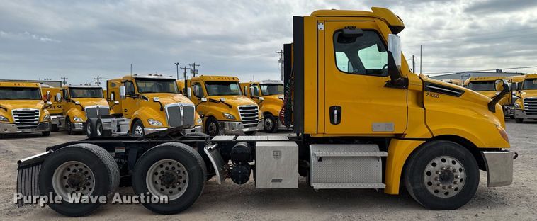 image for item EJ4596 2021 Freightliner Cascadia 126 semi truck