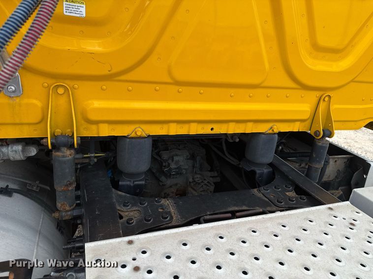 image for item EJ4596 2021 Freightliner Cascadia 126 semi truck