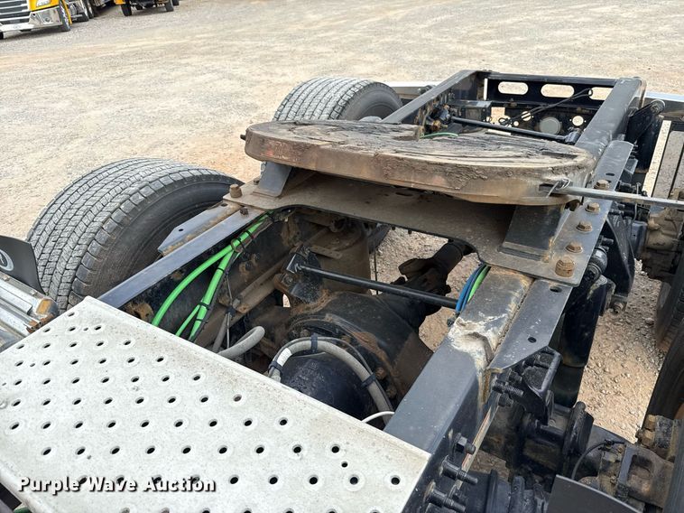 image for item EJ4596 2021 Freightliner Cascadia 126 semi truck