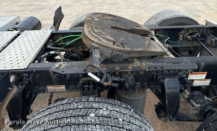 image for item EJ4596 2021 Freightliner Cascadia 126 semi truck