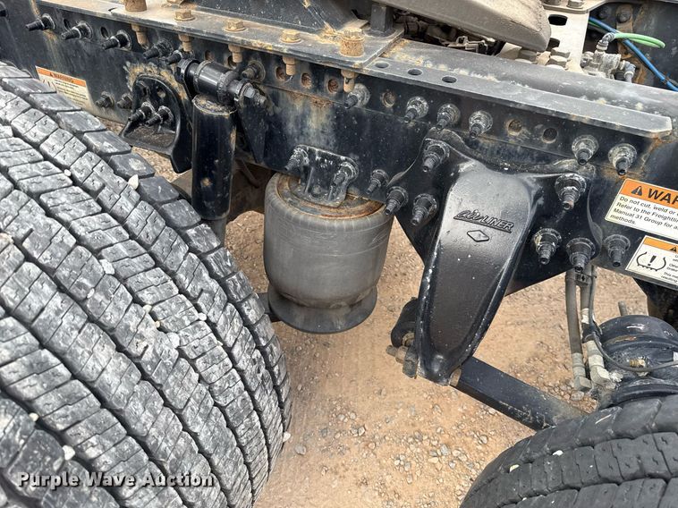 image for item EJ4596 2021 Freightliner Cascadia 126 semi truck