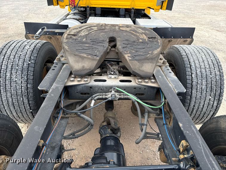 image for item EJ4596 2021 Freightliner Cascadia 126 semi truck