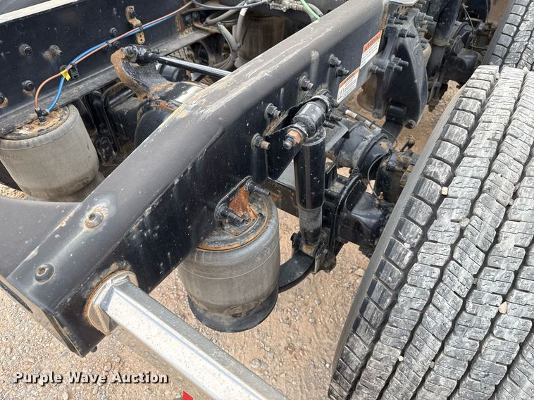 image for item EJ4596 2021 Freightliner Cascadia 126 semi truck