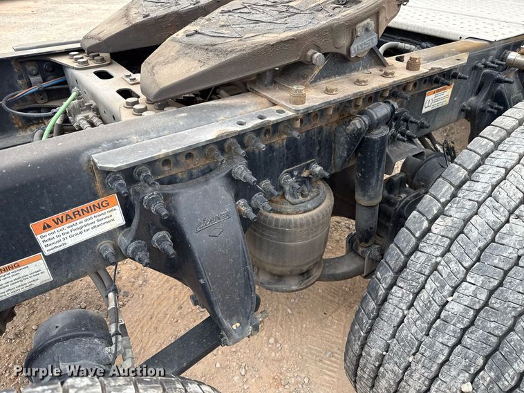 image for item EJ4596 2021 Freightliner Cascadia 126 semi truck