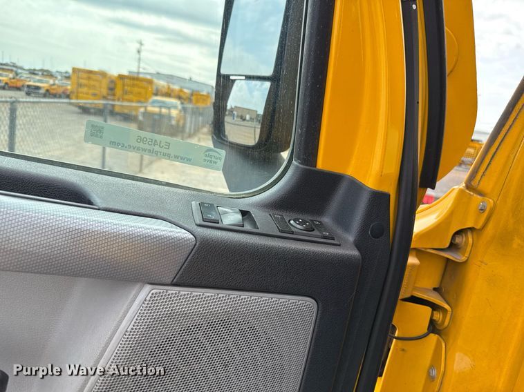 image for item EJ4596 2021 Freightliner Cascadia 126 semi truck