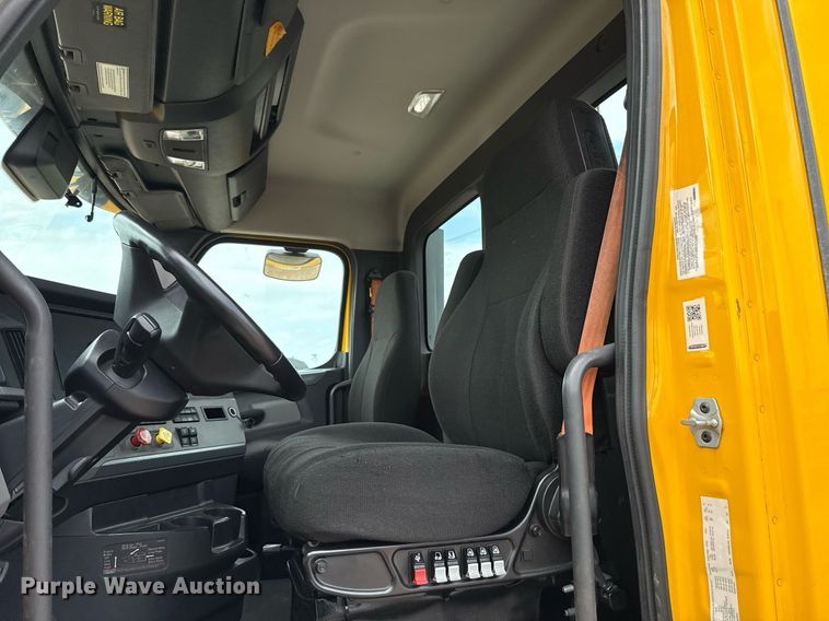 image for item EJ4596 2021 Freightliner Cascadia 126 semi truck