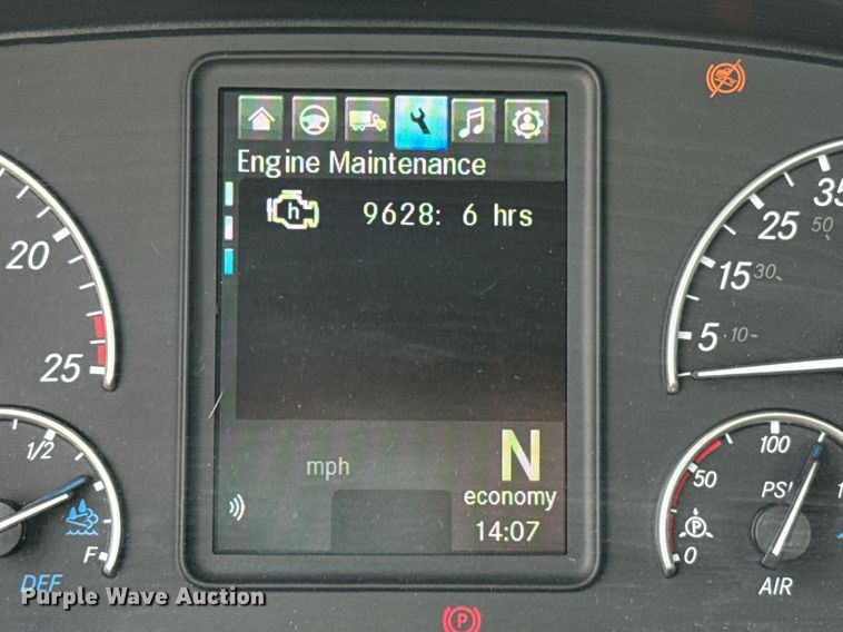 image for item EJ4596 2021 Freightliner Cascadia 126 semi truck