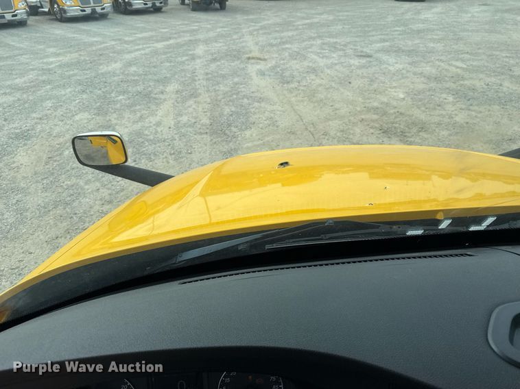 image for item EJ4596 2021 Freightliner Cascadia 126 semi truck