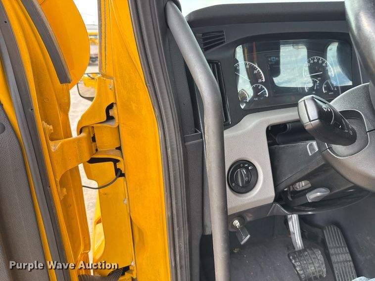 image for item EJ4596 2021 Freightliner Cascadia 126 semi truck