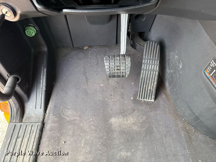 image for item EJ4596 2021 Freightliner Cascadia 126 semi truck