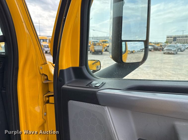 image for item EJ4596 2021 Freightliner Cascadia 126 semi truck