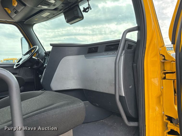 image for item EJ4596 2021 Freightliner Cascadia 126 semi truck