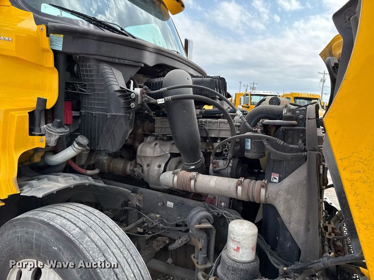 image for item EJ4596 2021 Freightliner Cascadia 126 semi truck