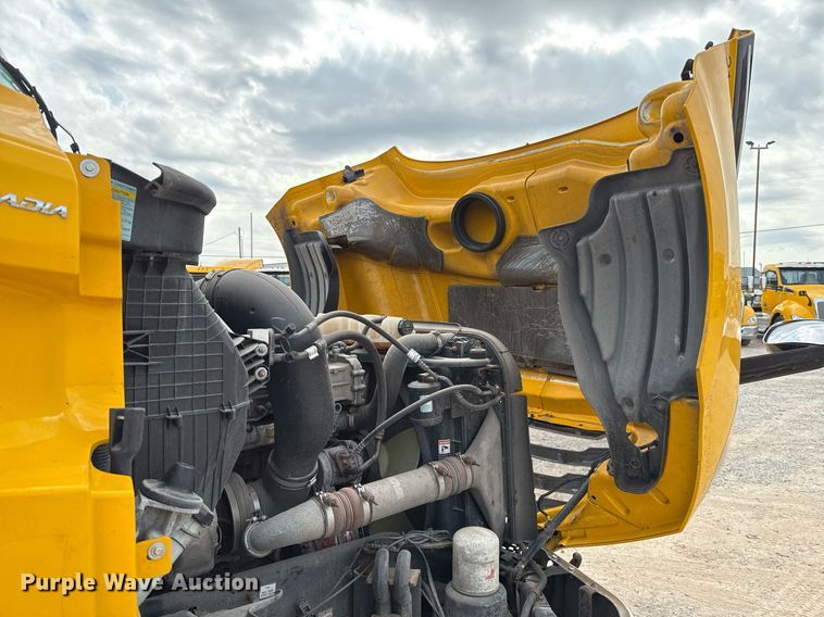 image for item EJ4596 2021 Freightliner Cascadia 126 semi truck