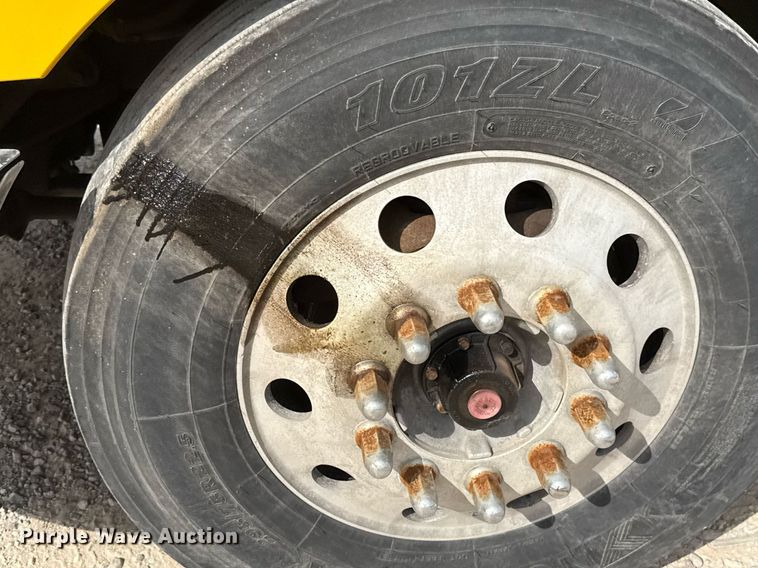 image for item EJ4596 2021 Freightliner Cascadia 126 semi truck