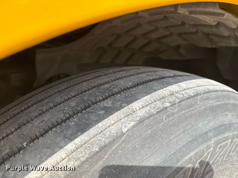 image for item EJ4596 2021 Freightliner Cascadia 126 semi truck