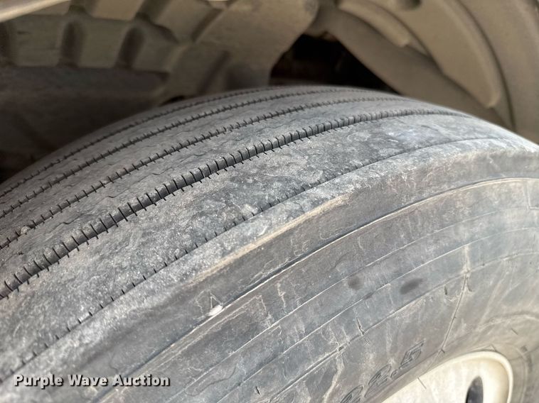 image for item EJ4596 2021 Freightliner Cascadia 126 semi truck