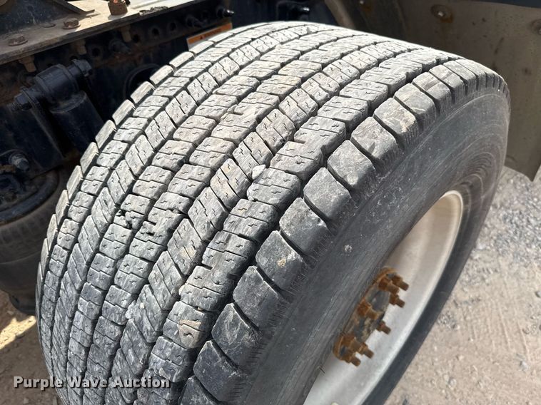 image for item EJ4596 2021 Freightliner Cascadia 126 semi truck