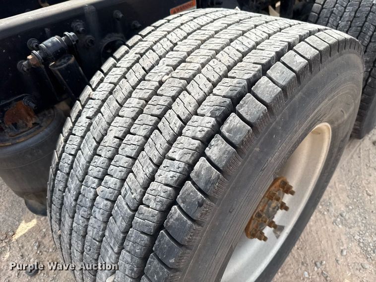 image for item EJ4596 2021 Freightliner Cascadia 126 semi truck