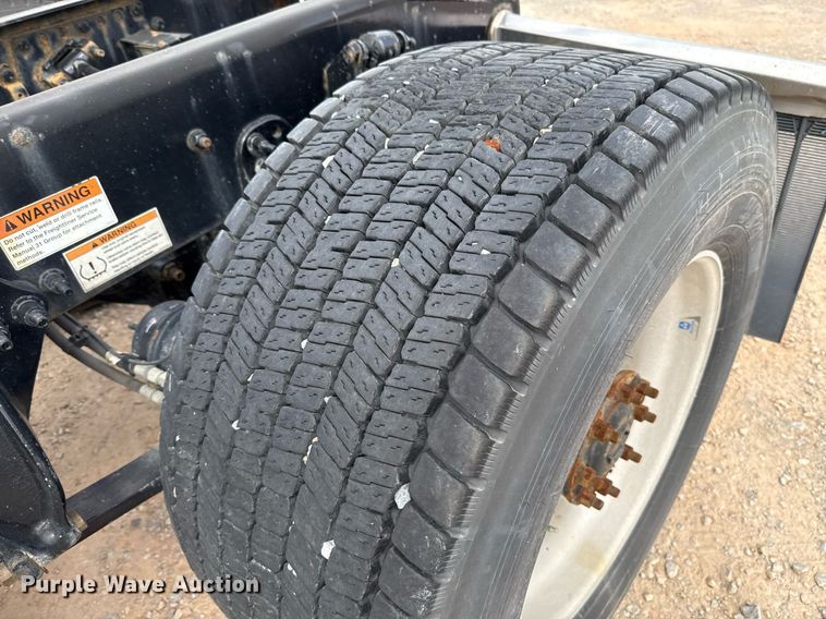 image for item EJ4596 2021 Freightliner Cascadia 126 semi truck