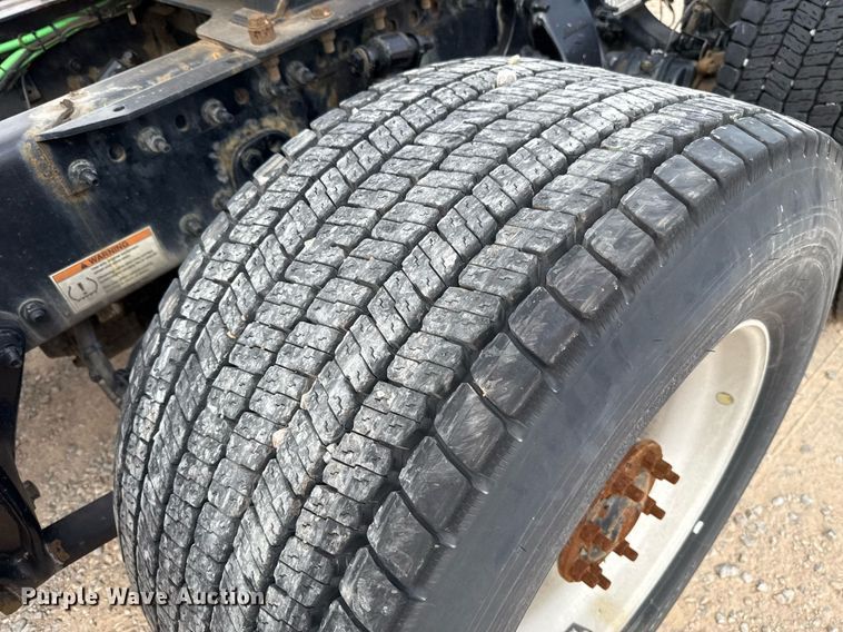 image for item EJ4596 2021 Freightliner Cascadia 126 semi truck