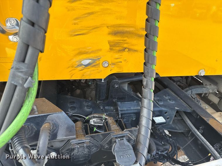 image for item EJ4597 2022 Kenworth T680 semi truck