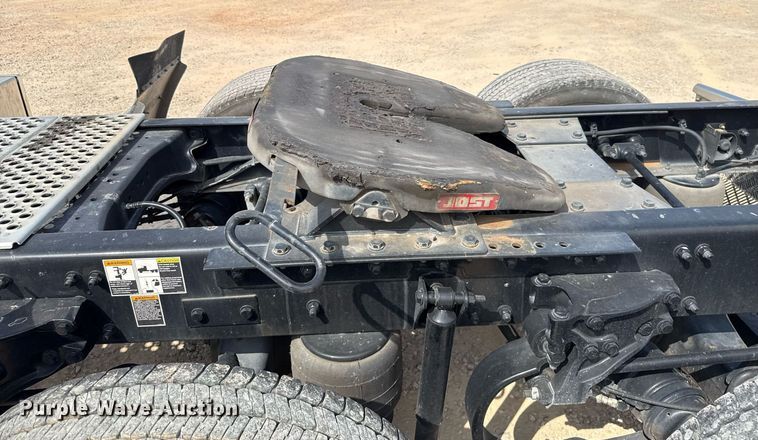 image for item EJ4597 2022 Kenworth T680 semi truck