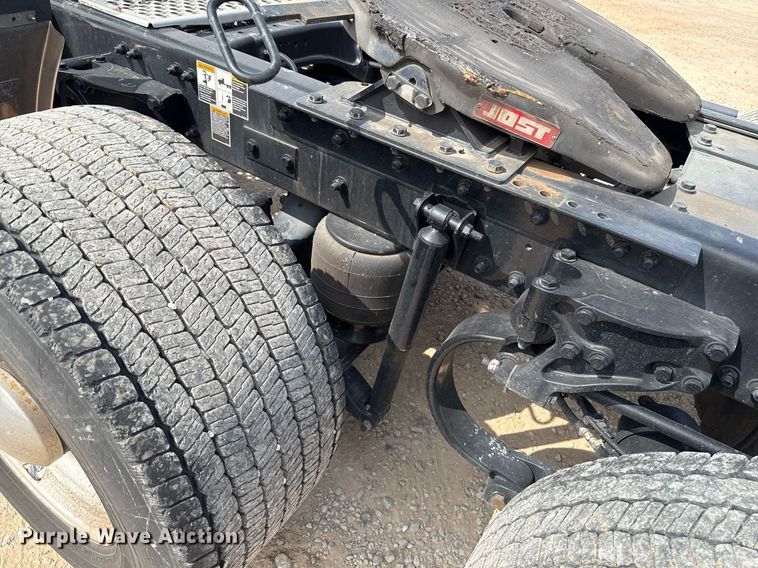 image for item EJ4597 2022 Kenworth T680 semi truck