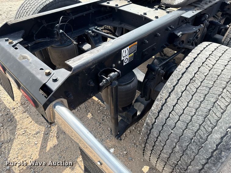 image for item EJ4597 2022 Kenworth T680 semi truck