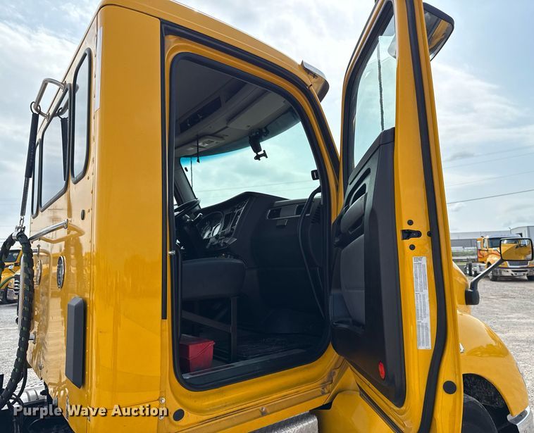 image for item EJ4597 2022 Kenworth T680 semi truck