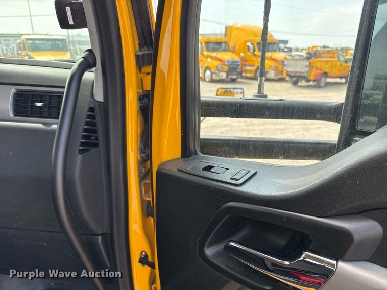 image for item EJ4597 2022 Kenworth T680 semi truck