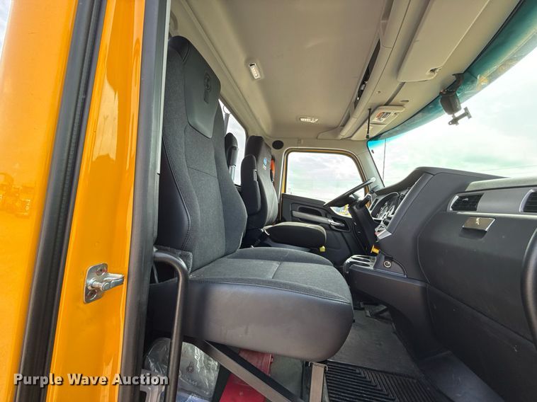 image for item EJ4597 2022 Kenworth T680 semi truck