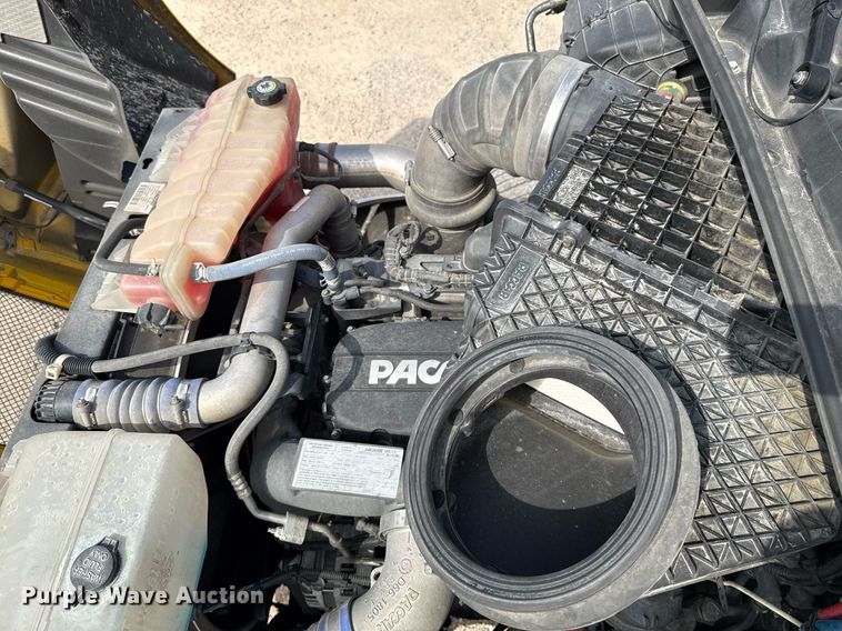 image for item EJ4597 2022 Kenworth T680 semi truck