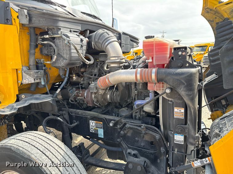 image for item EJ4597 2022 Kenworth T680 semi truck