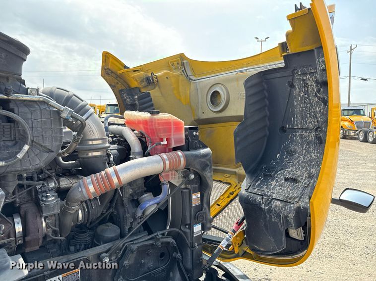 image for item EJ4597 2022 Kenworth T680 semi truck