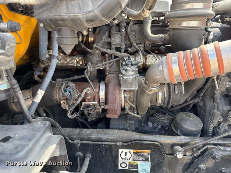 image for item EJ4597 2022 Kenworth T680 semi truck