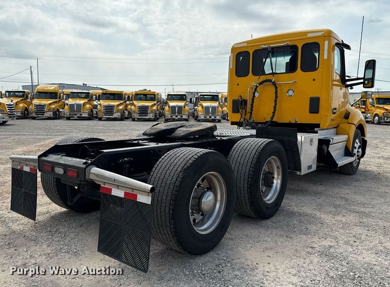 image for item EJ4598 2022 Kenworth T680 semi truck