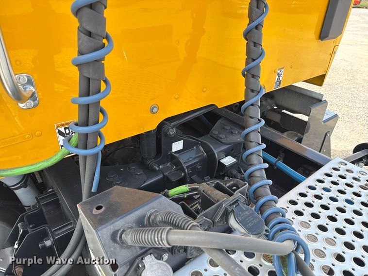 image for item EJ4598 2022 Kenworth T680 semi truck