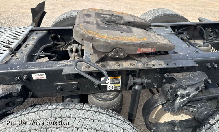 image for item EJ4598 2022 Kenworth T680 semi truck