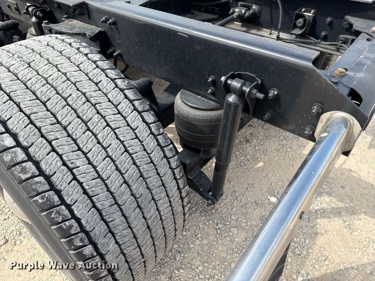 image for item EJ4598 2022 Kenworth T680 semi truck