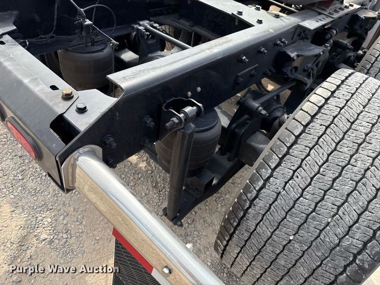 image for item EJ4598 2022 Kenworth T680 semi truck