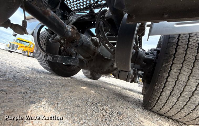 image for item EJ4598 2022 Kenworth T680 semi truck