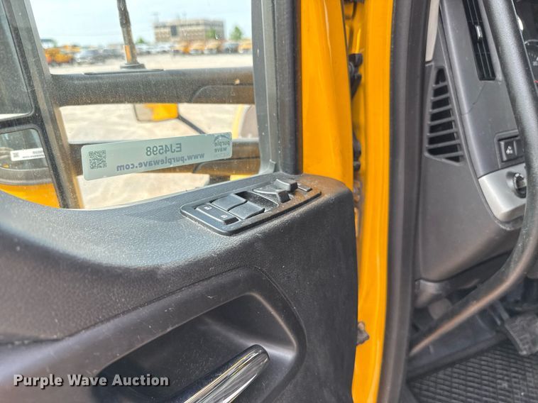 image for item EJ4598 2022 Kenworth T680 semi truck