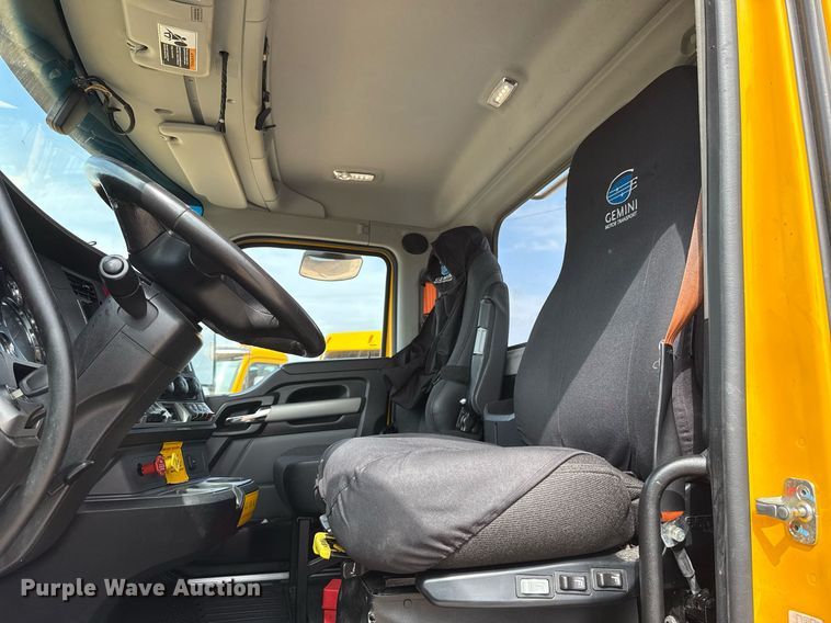 image for item EJ4598 2022 Kenworth T680 semi truck