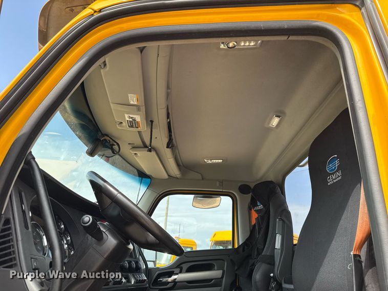 image for item EJ4598 2022 Kenworth T680 semi truck