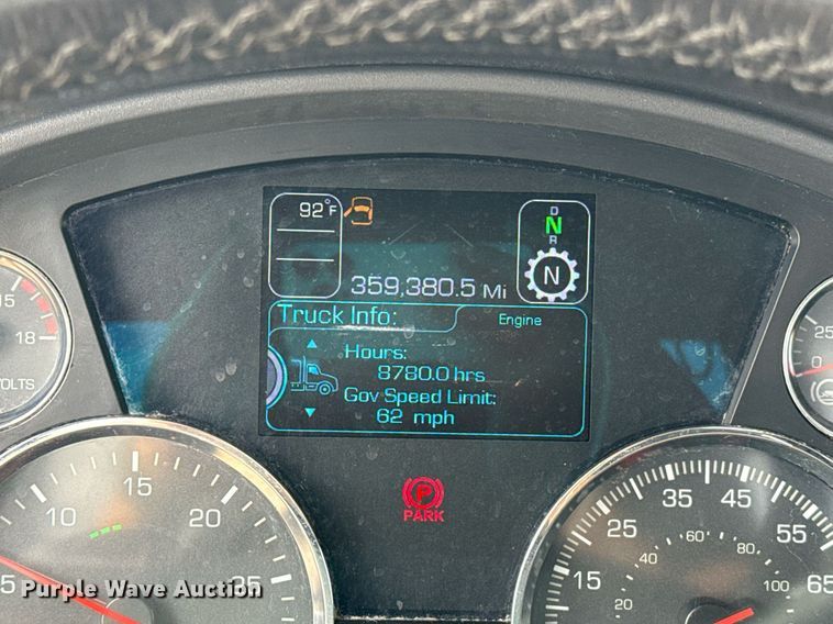 image for item EJ4598 2022 Kenworth T680 semi truck