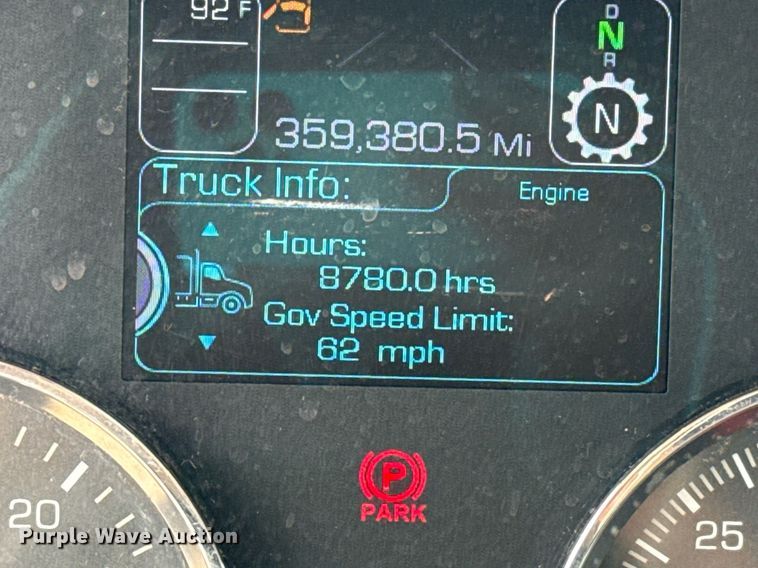 image for item EJ4598 2022 Kenworth T680 semi truck