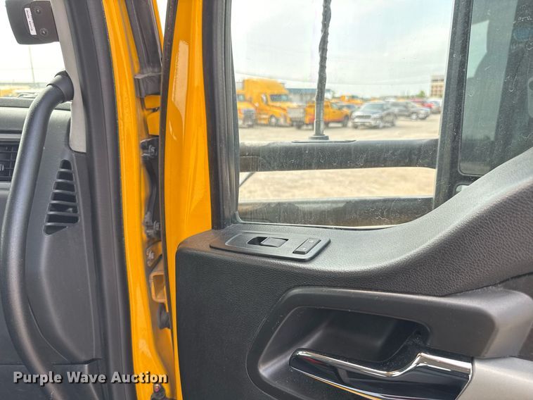 image for item EJ4598 2022 Kenworth T680 semi truck